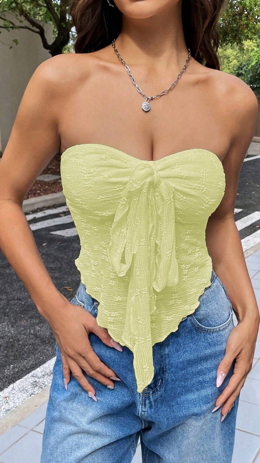 Stropløs top med sløjfedetalje og blondestruktur