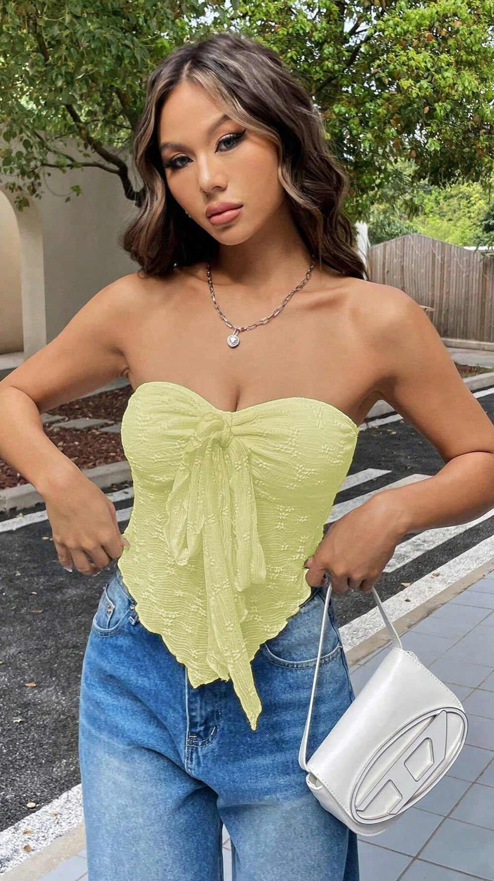 Stropløs top med sløjfedetalje og blondestruktur