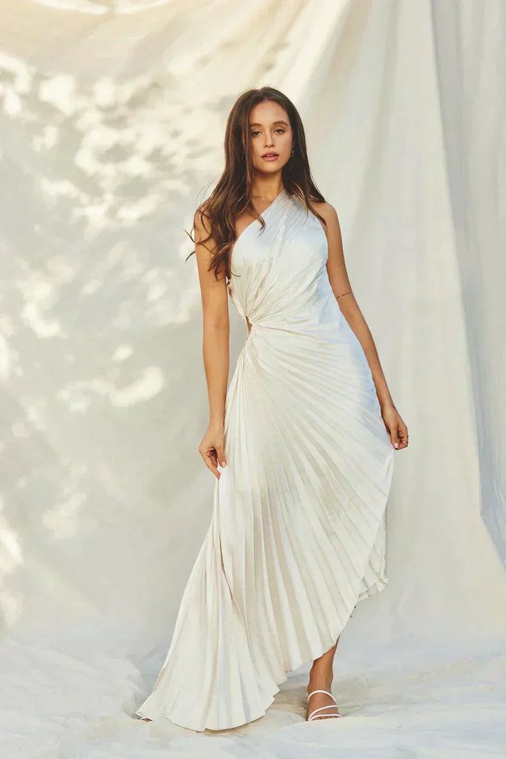 Plisseret Midikjole med Én Skulder og Elegant Feminint Festlook