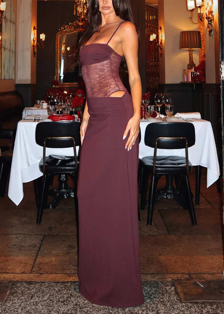 Lang figursyet kjole med blonder og snørestropper