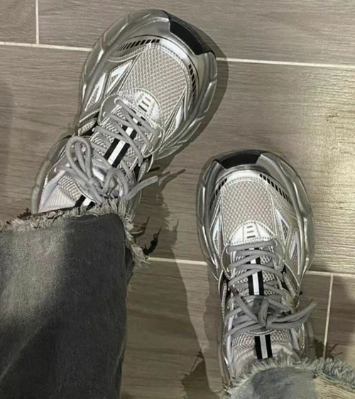 Sporty sneakers med mesh og stødabsorberende sål