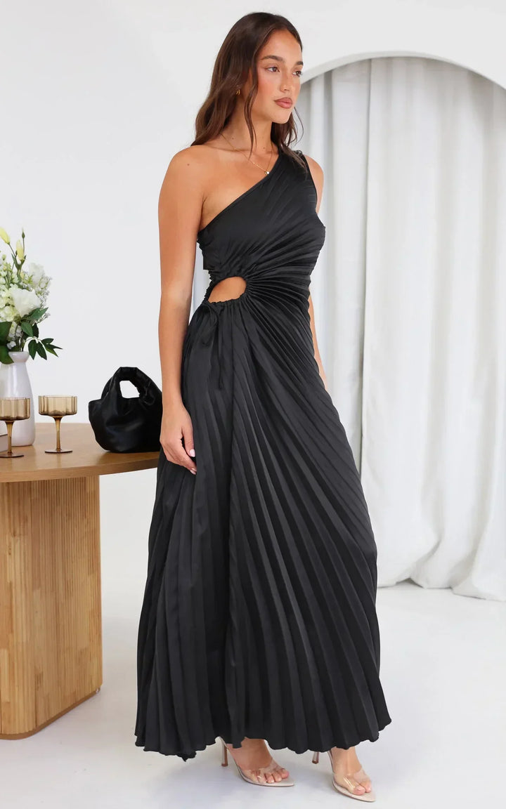 Plisseret Midikjole med Én Skulder og Elegant Feminint Festlook