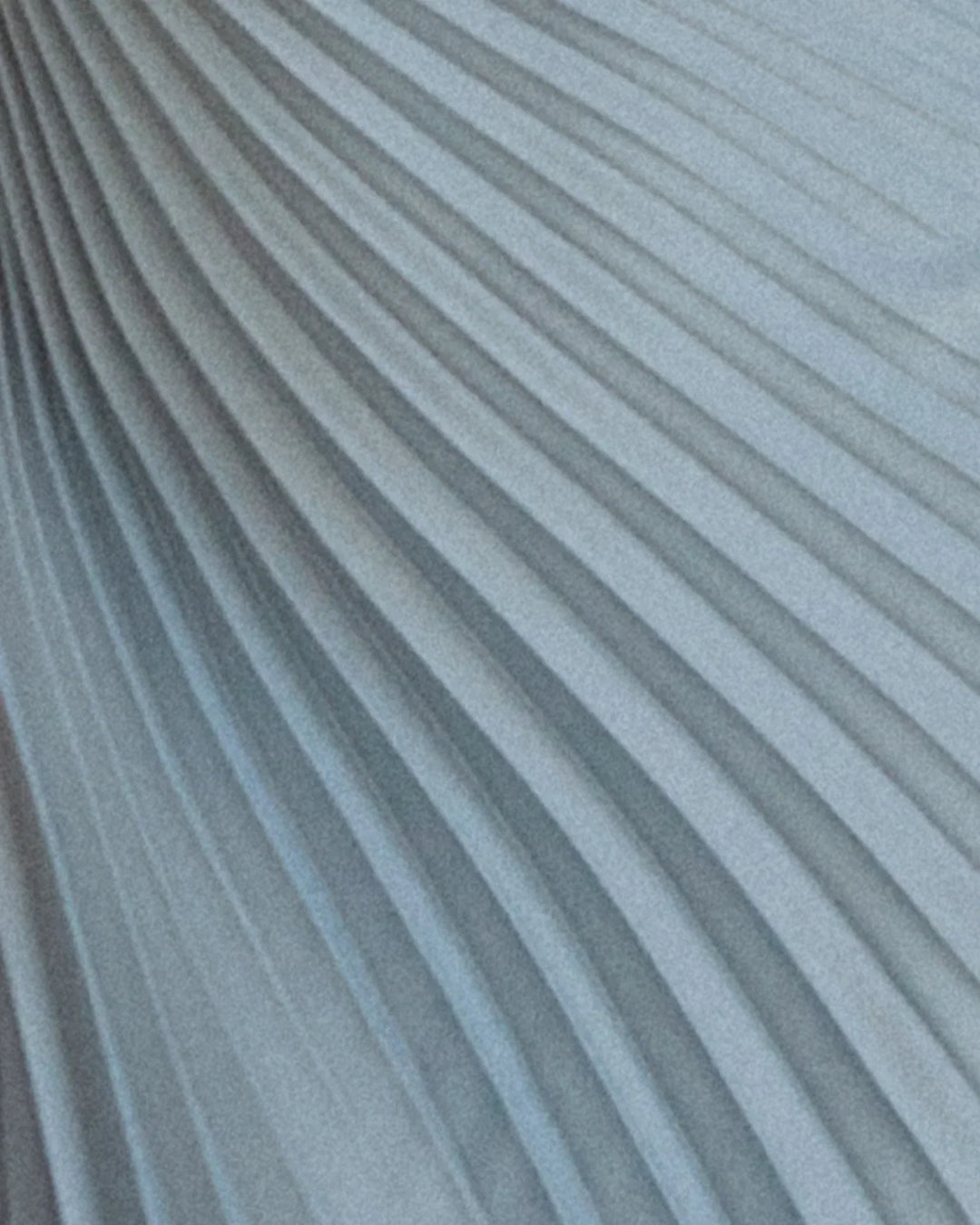 Satin Aftenkjole med Én Skulder og Plisseret Elegant Design