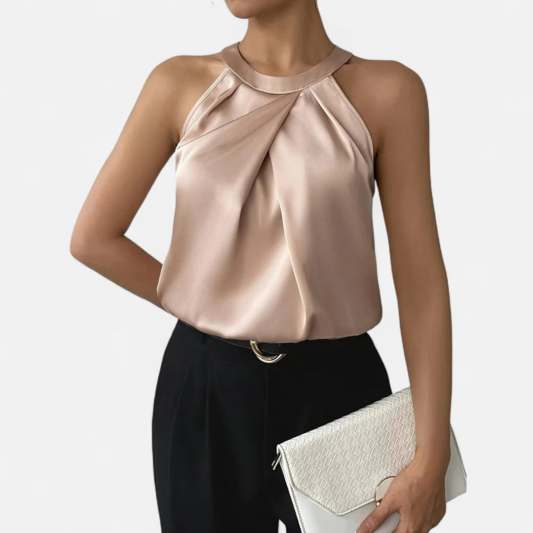 Satin top til kvinder med plissering og drapering