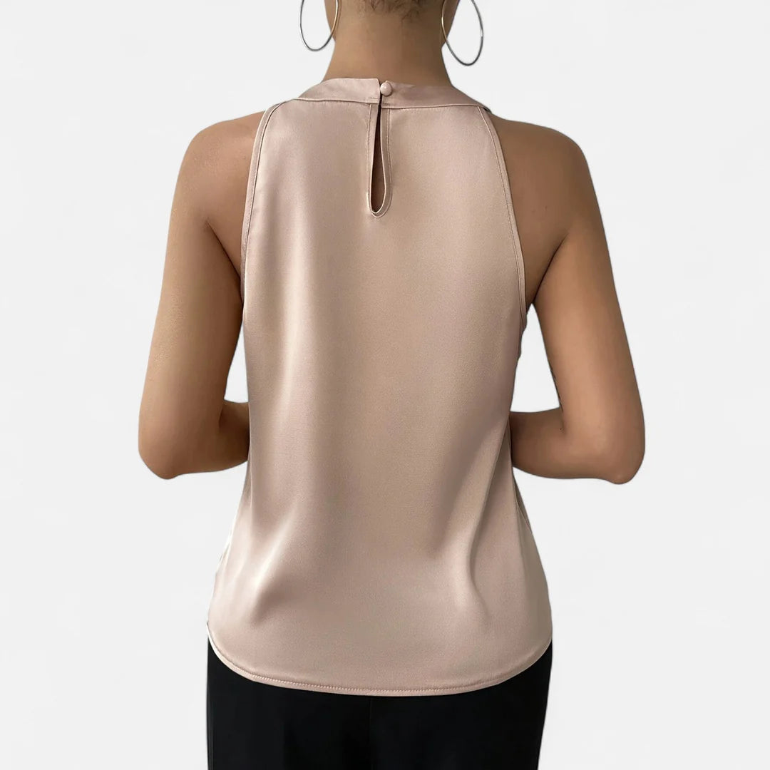 Satin top til kvinder med plissering og drapering