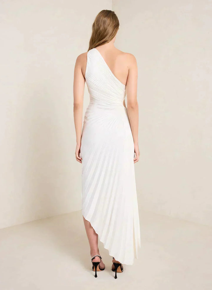 Plisseret Midikjole med Én Skulder og Elegant Feminint Festlook