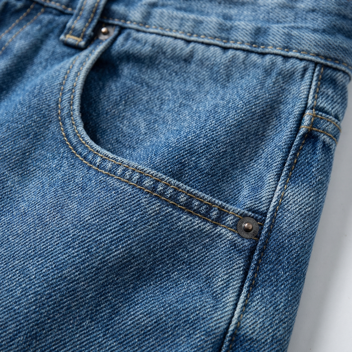 Men's Relaxed Straight-Leg Jeans