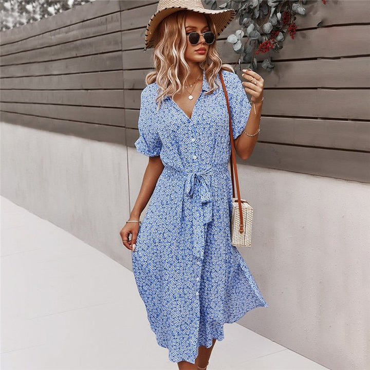 Sommerkjole med Bindebånd Knapper og Blomster I Casual Midi Stil