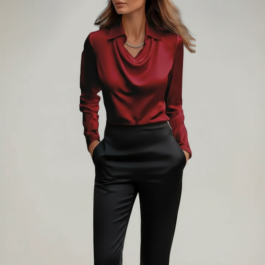 Satin damebluse med draperet halsudskæring