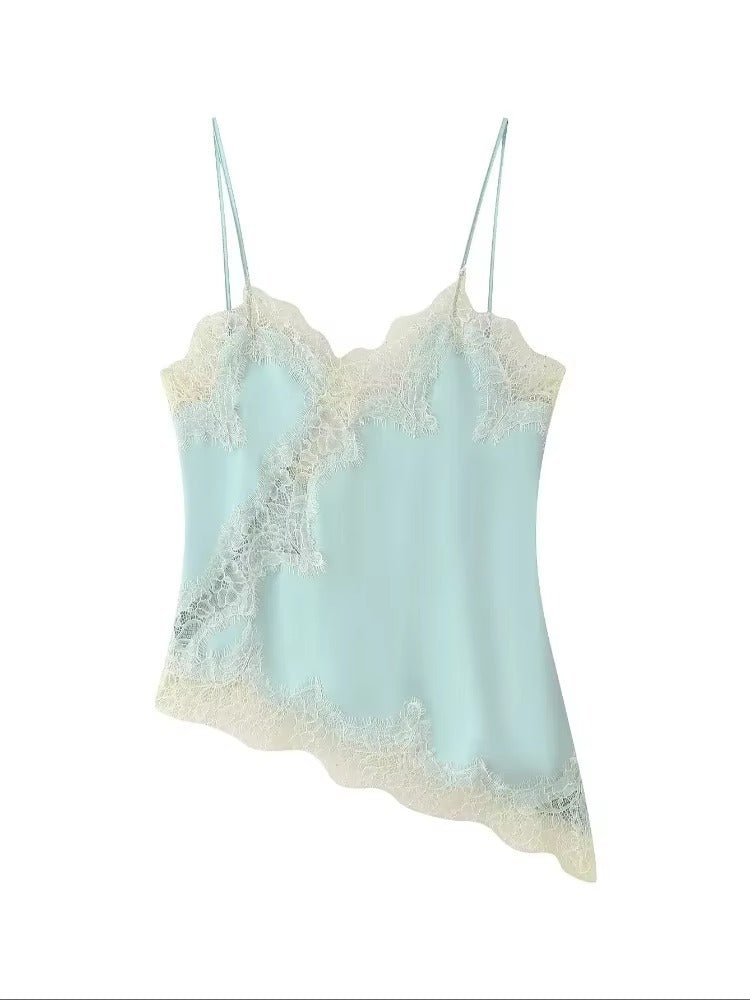 Satintop med blondedetaljer og spaghettistropper