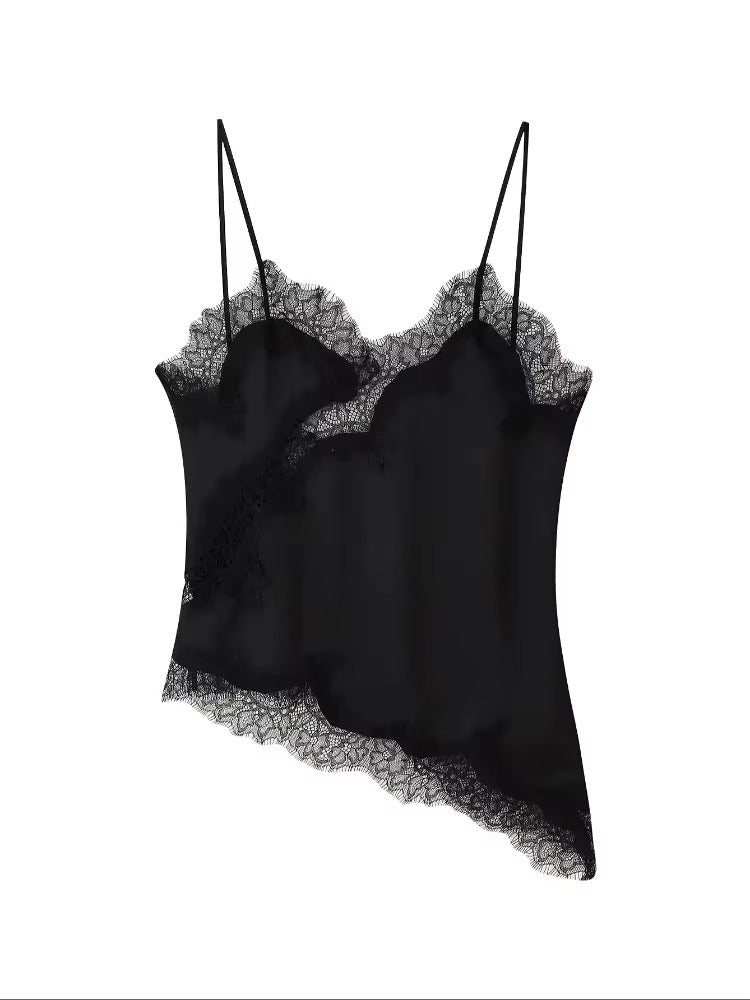 Satintop med blondedetaljer og spaghettistropper