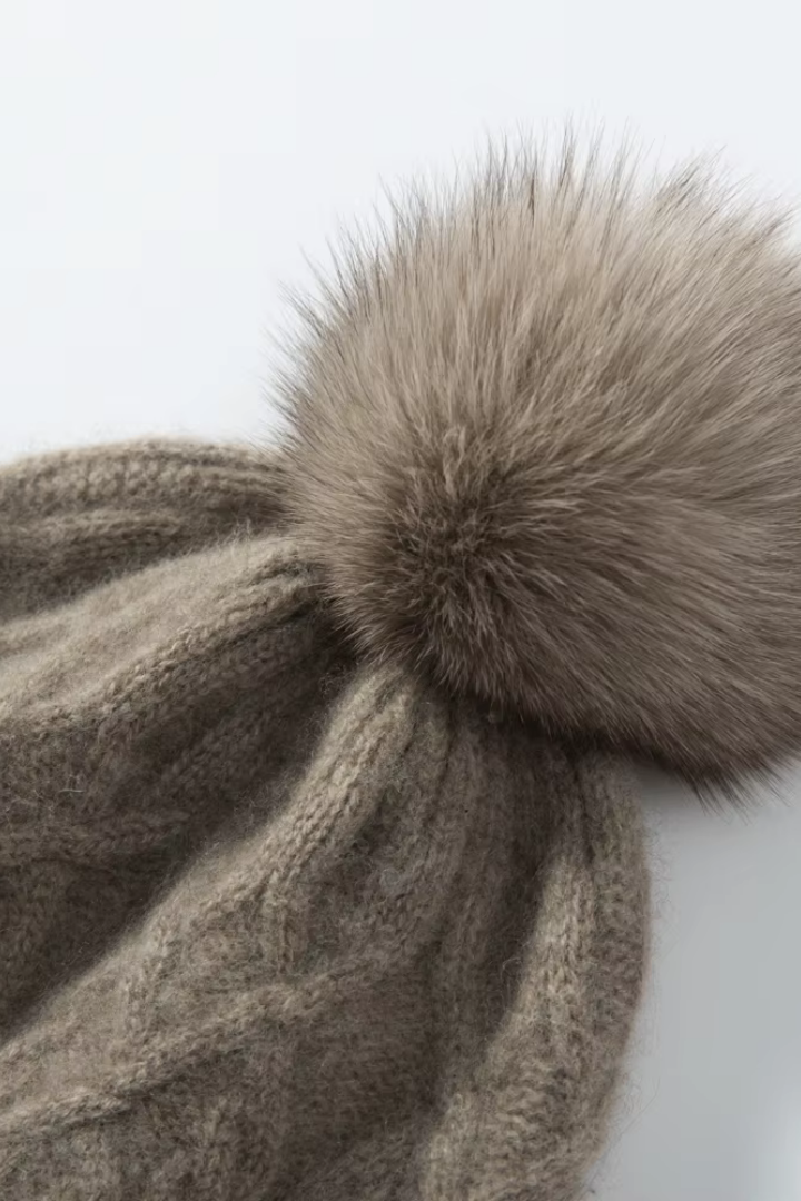 Women's Cable Knit Beanie with Faux Fur Pom Pom