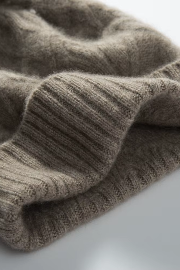 Women's Cable Knit Beanie with Faux Fur Pom Pom