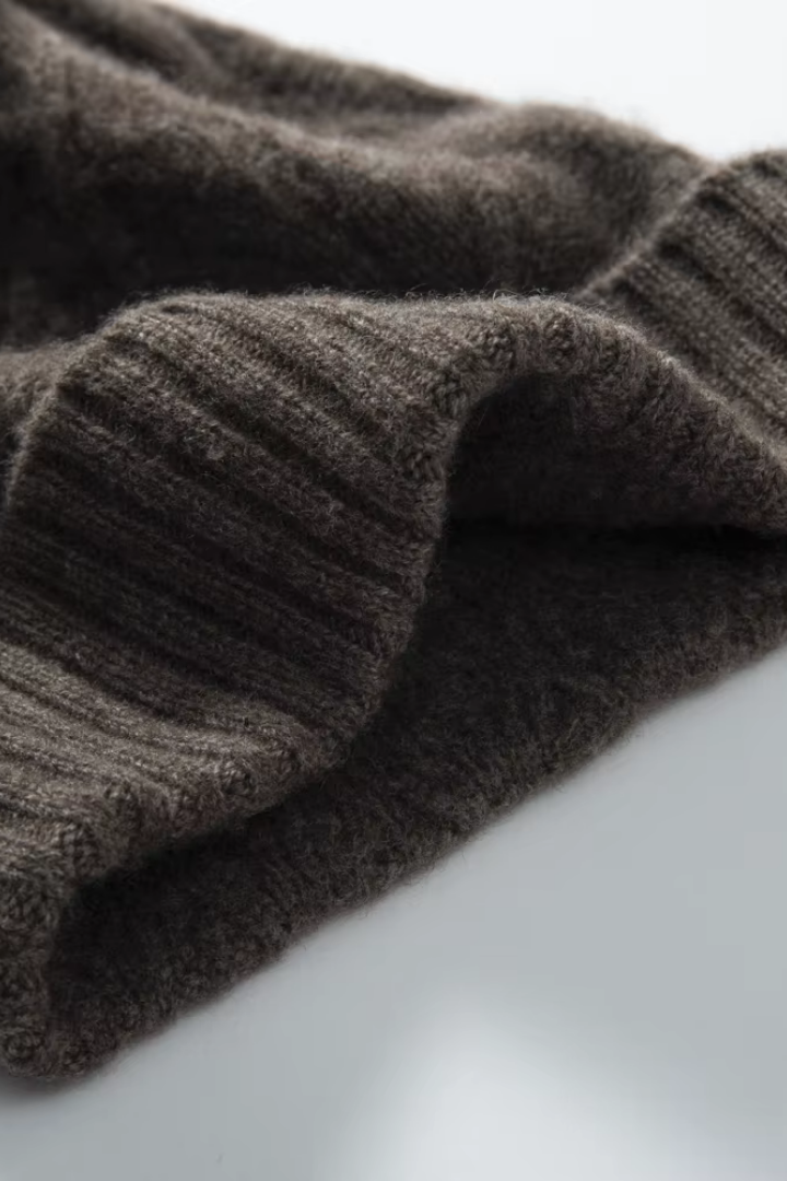 Women's Cable Knit Beanie with Faux Fur Pom Pom