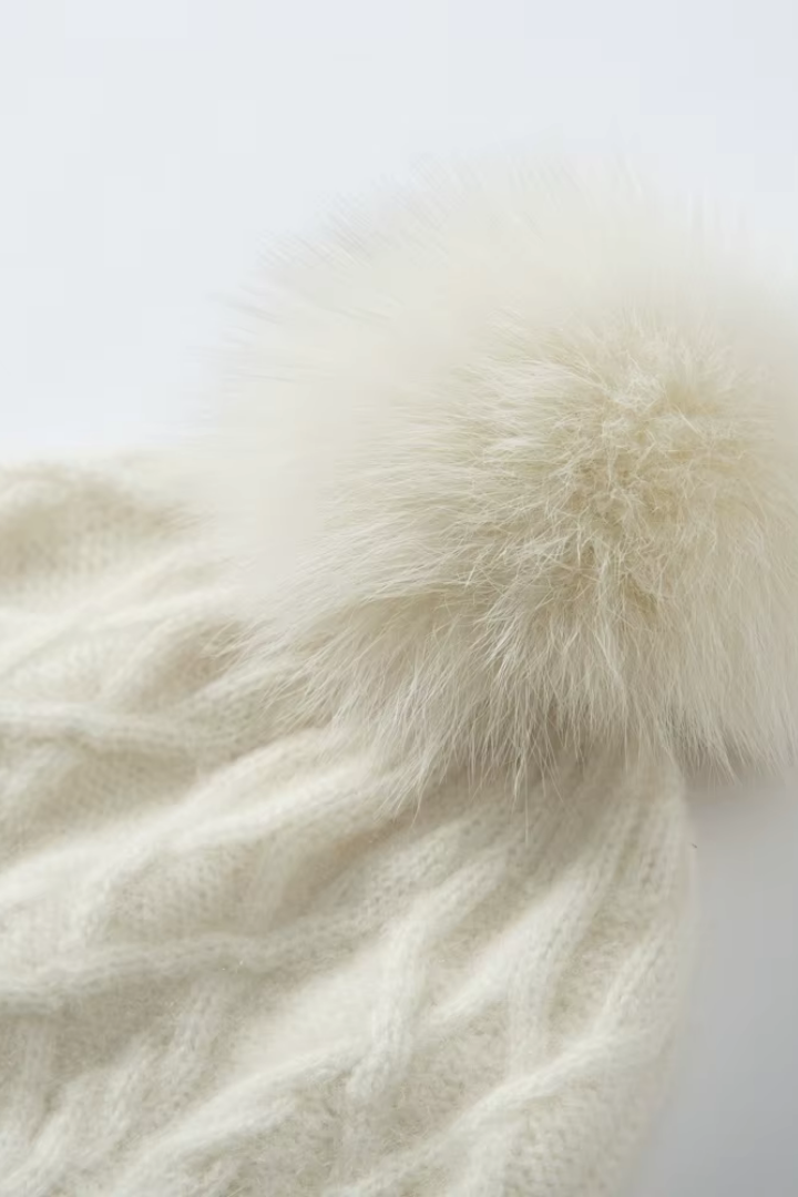 Women's Cable Knit Beanie with Faux Fur Pom Pom