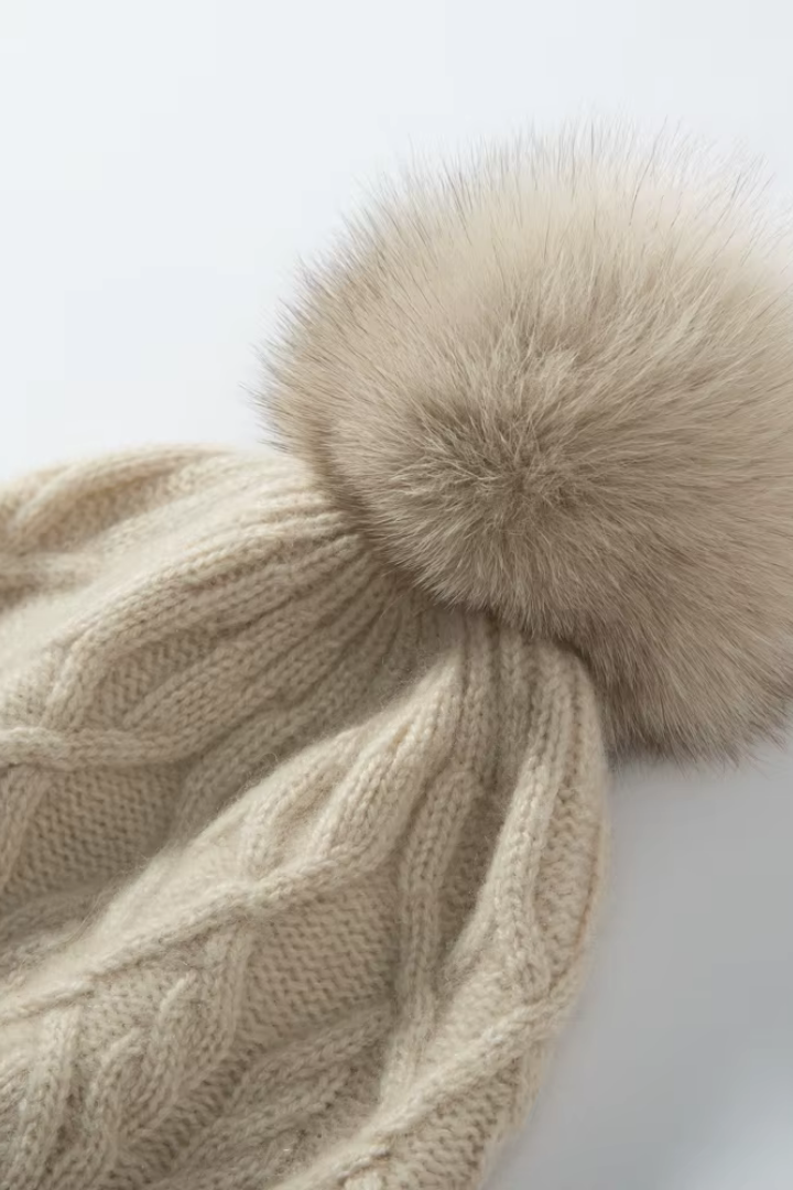 Women's Cable Knit Beanie with Faux Fur Pom Pom
