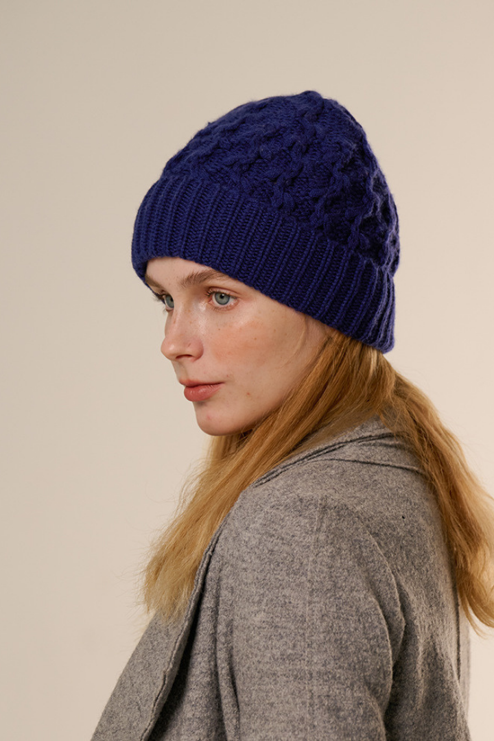 Women's Honeycomb Cable Knit Beanie