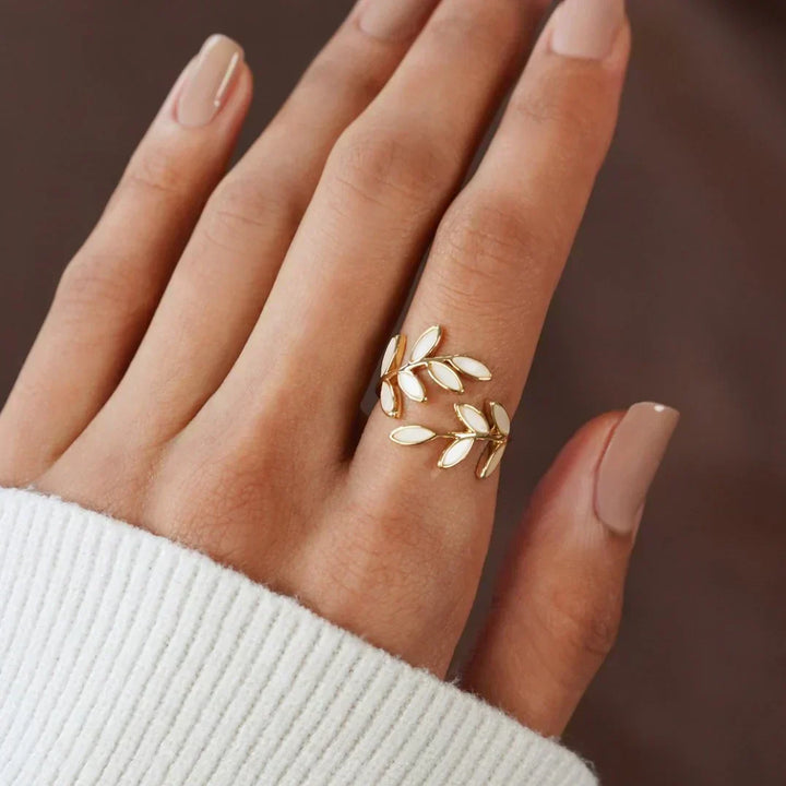 Women's Laurel Leaf Cutout Ring