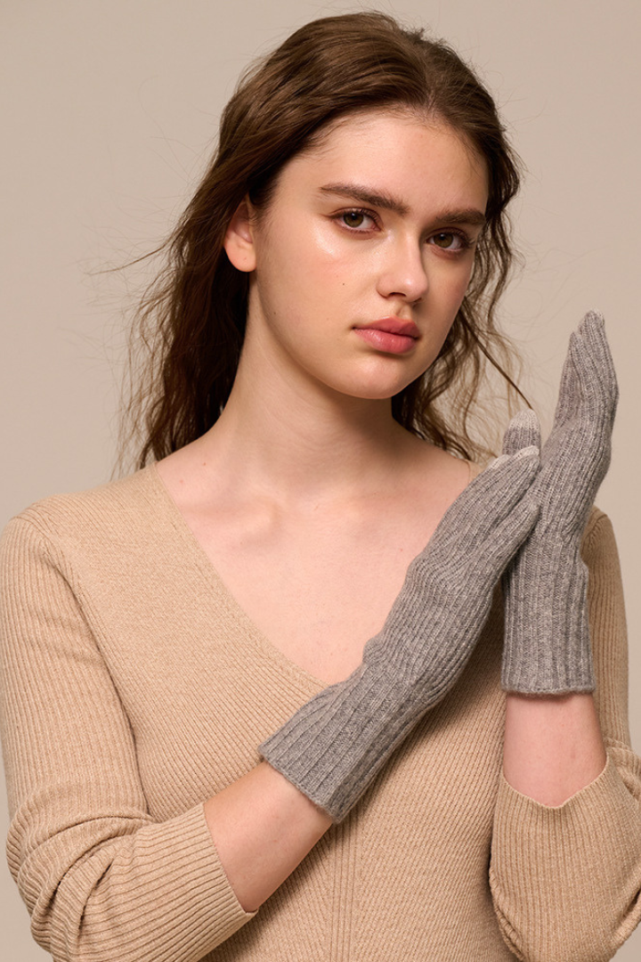 Women's Ribbed Knit Gloves with Contrast Fingertips