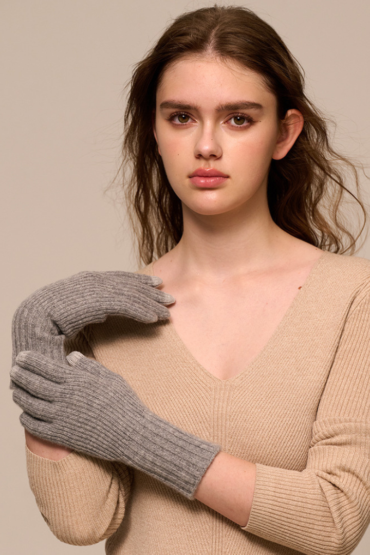 Women's Ribbed Knit Gloves with Contrast Fingertips