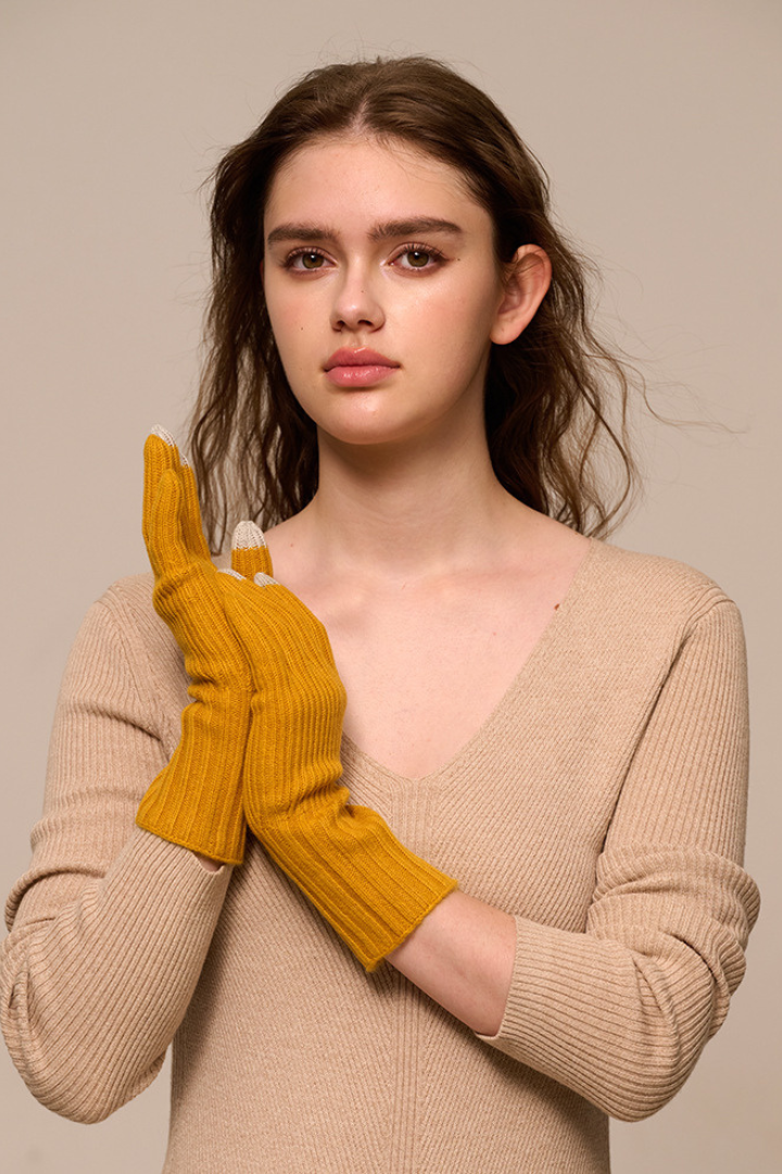 Women's Ribbed Knit Gloves with Contrast Fingertips