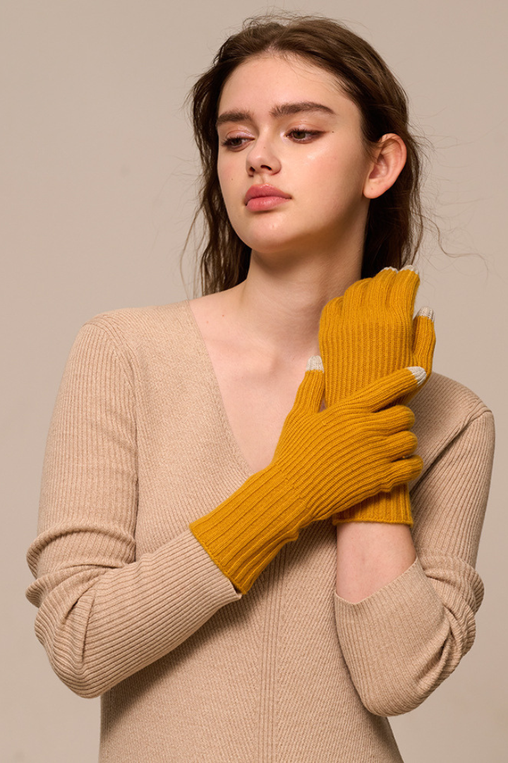 Women's Ribbed Knit Gloves with Contrast Fingertips