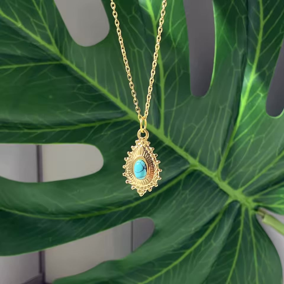 Women's Teardrop Pendant Necklace with Green Stone